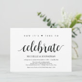 le moment de célébrer les invitations de mariage e (Debout devant)