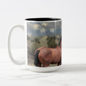 Le mustang de "honneur" et la tasse de drapeau (Gauche)