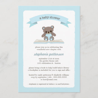 Le nounours bleu apportent une invitation de baby