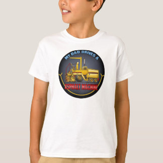 Le papa conduit un T-shirt d'enfants de machine de