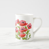 Le pavot cultivé rouge fleurit la tasse (Droite)