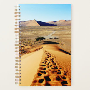Le paysage des dunes de sable de Namibie Sossusvle