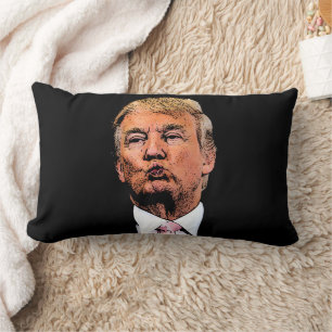LE PETIT AMI COUSSINS DONALD TRUMP KISS