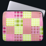 Le plaid de Madras a inspiré le sac de<br><div class="desc">Un sac de l'électronique comportant un patchwork de plaid de Madras a inspiré la conception.</div>