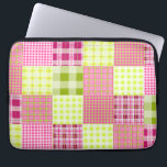 Le plaid de Madras a inspiré le sac de<br><div class="desc">Un sac de l'électronique comportant un patchwork de plaid de Madras a inspiré la conception.</div>