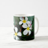 Le Plumeria hawaïen fleurit la tasse (Devant droit)