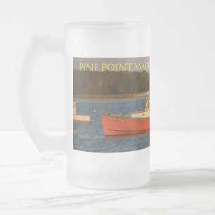 Le point Maine de pin a givré la tasse en verre