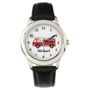 Le pompier frais de garçons ajoutent la montre