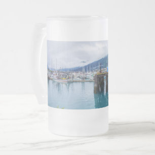 Le port de Whittier en Alaska Gelé Beer Mug