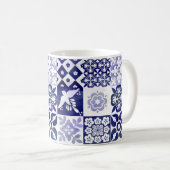 Le Portugais Azulejos couvre de tuiles la tasse (Devant droit)