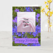 Le pourpre fleurit la carte d'anniversaire de (Fleur jaune)