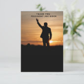 Le président Merci Joe Biden (Debout devant)