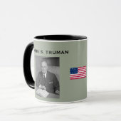 Le président Truman, Harry S. Mug (Devant gauche)