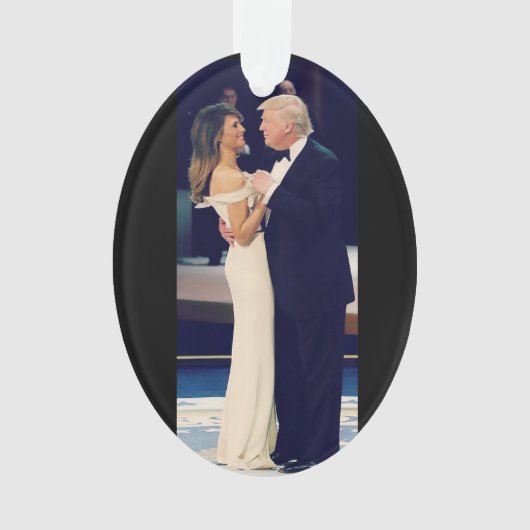 Le président Trump et Melania Dancing (devant)