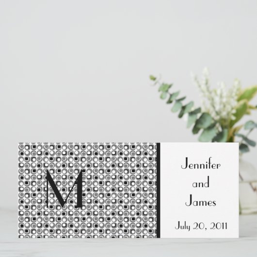 Le rétro monogramme de faire-part de mariage (Debout devant)