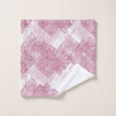 Le rose brille sur le blanc. (Gant de toilette)