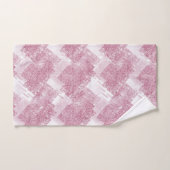 Le rose brille sur le blanc. (Serviette à main)