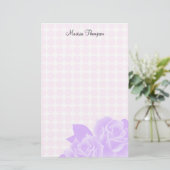 Le rose de roses pourpre pointille la papeterie (Debout devant)