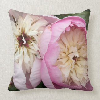 Le rose rougissent coussin de pivoines