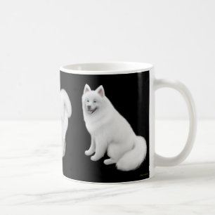Le Samoyed poursuit la tasse