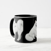 Le Samoyed poursuit la tasse de sonnerie (Devant gauche)