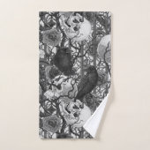 Le secret de Raven. Illustration gothique sombre e (Serviette à main)