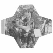 Le sénateur Robert Kennedy en campagne pour le pré (Plat)