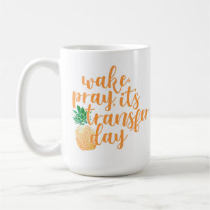 Le sillage prient la tasse de café de jour de