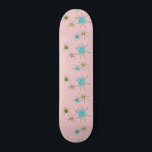 Le skateboard rose Iconic Atomic Starburst<br><div class="desc">This Pink Iconic Atomic Starburst Pattern iconic atomic starbursts. That's right ! La vieille école, la première dame rose colorée, with gold speckles is the perfect backdrop for the vibrant turquoise, soothing celery, and kitschy pear green colored circles. Les spots of color are sporadically placed in various sizes with overlaying...</div>