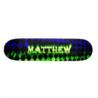 Le skateboard vert feu et flammes de Matthew.