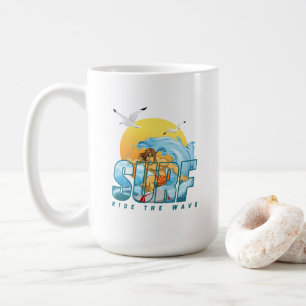 Le surfeur chevauche la vague   (M) Mug Classique 