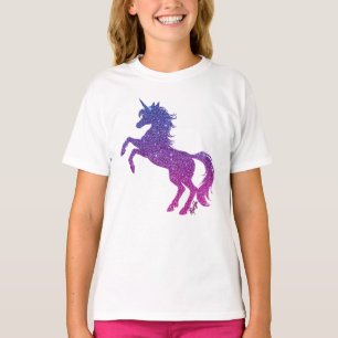 Le T-shirt blanc de galaxie de licorne de la fille