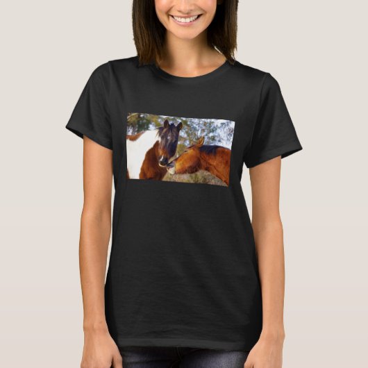Le T-shirt de base des femmes mignonnes de cheval (Devant)