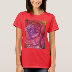 Le T-shirt de la femme avec la copie de rose de