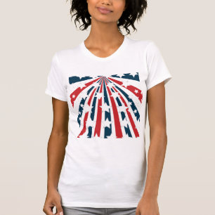 Le T-shirt des femmes stylisées de drapeau