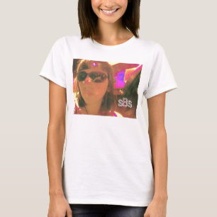 le T-shirt des femmes ultra-violettes de fille de