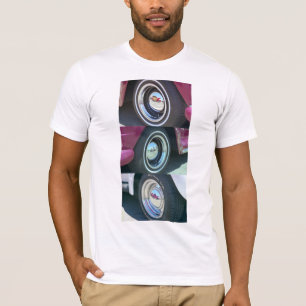 Le T-shirt des hommes se reflétants de lunes