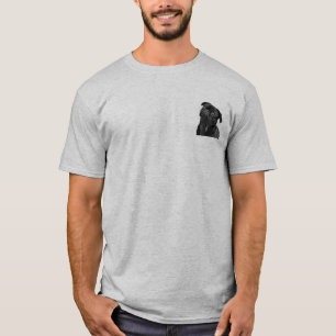 Le T-shirt gris-clair de base des hommes noirs