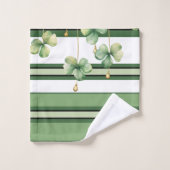 Le trèfle irlandais et les rayures vertes pour la  (Gant de toilette)