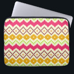 Le tribal a inspiré le sac de l'électronique<br><div class="desc">Un sac de l'électronique comportant une conception inspirée par tribal dans le boho a inspiré des nuances de rose,  de vert,  Bourgogne,  orange,  et jaune.</div>