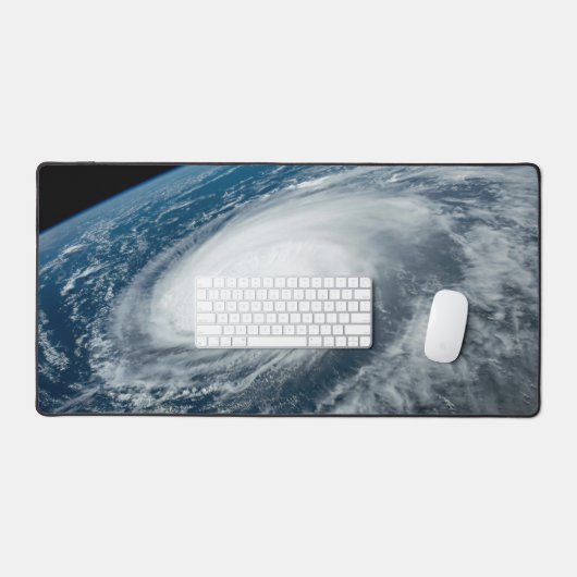 Le typhon Hinnamnor. (Clavier et souris)