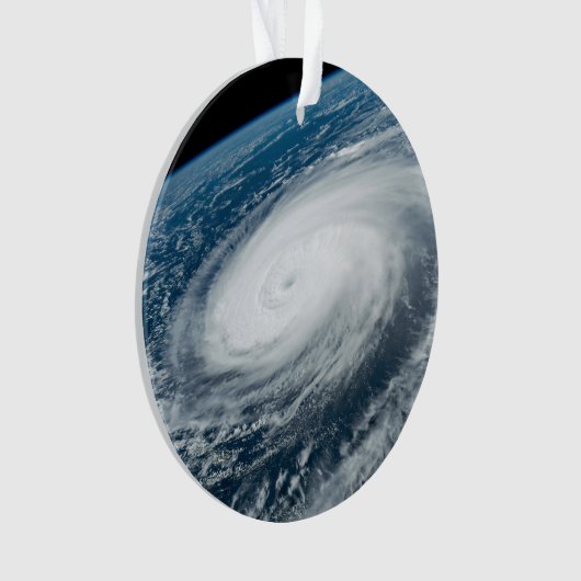 Le typhon Hinnamnor. (devant)