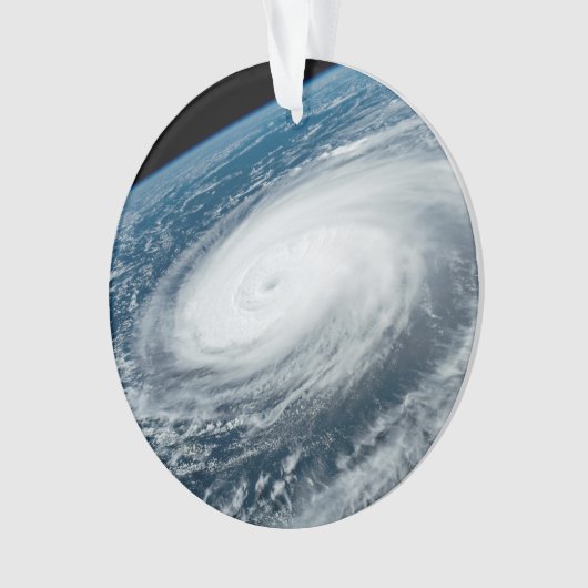 Le typhon Hinnamnor. (devant)