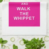 Le whippet gardent la promenade calme la serviette (Plié)