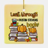 Leaf through a Dustin Stevens Book Keramisch Ornament (Achterkant)