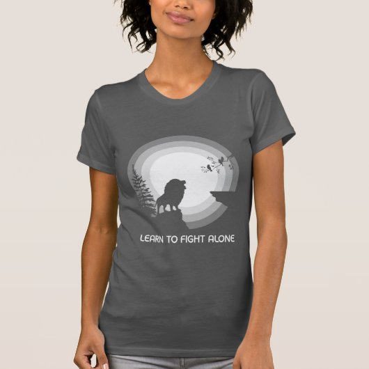 Learn to Fight Alone – Lion Under Moonlight T-shirt (Voorkant)