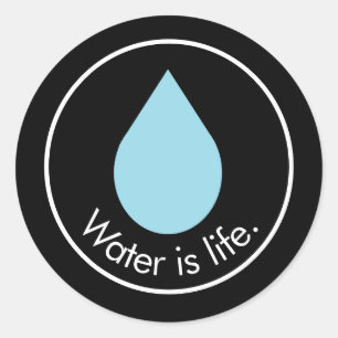 L'eau est la vie. Sticker rond classique