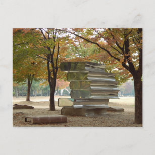 Lecture en automne Livre Sculpture Carte postale