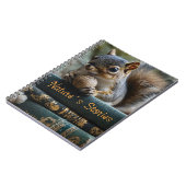 L'écureuil avec la noix sur les livres d'antiquité (Côté gauche)