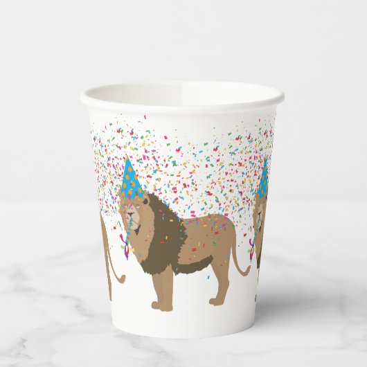 Leden van Oerwouden die partij zijn Papieren Bekers (Links)